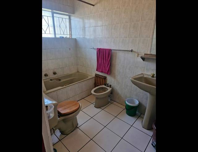 2 BEDROOM HOUSE FOR SALE IN BEZUIDENHOUT VALLEY